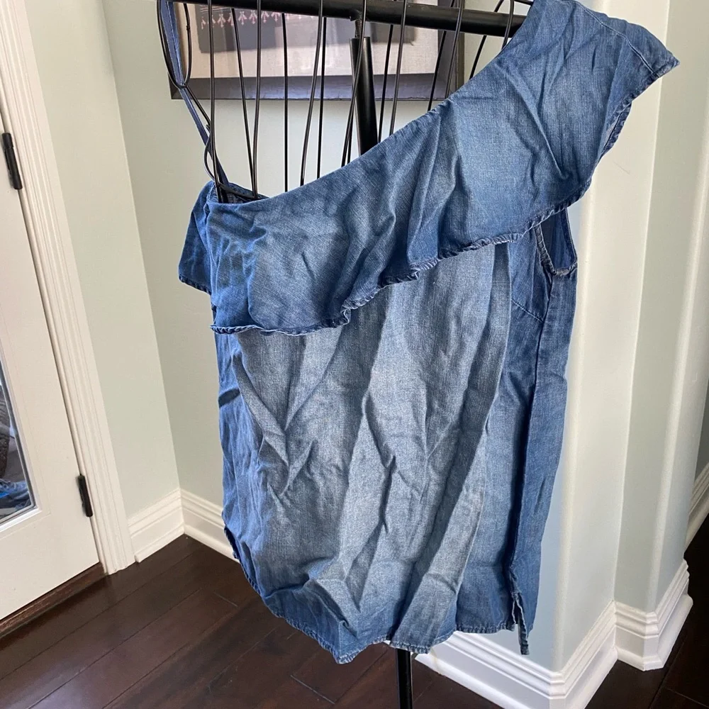 Anthropologie Cloth & Stone Chambray Ruffle One Shoulder Top L - Picture 3 of 4